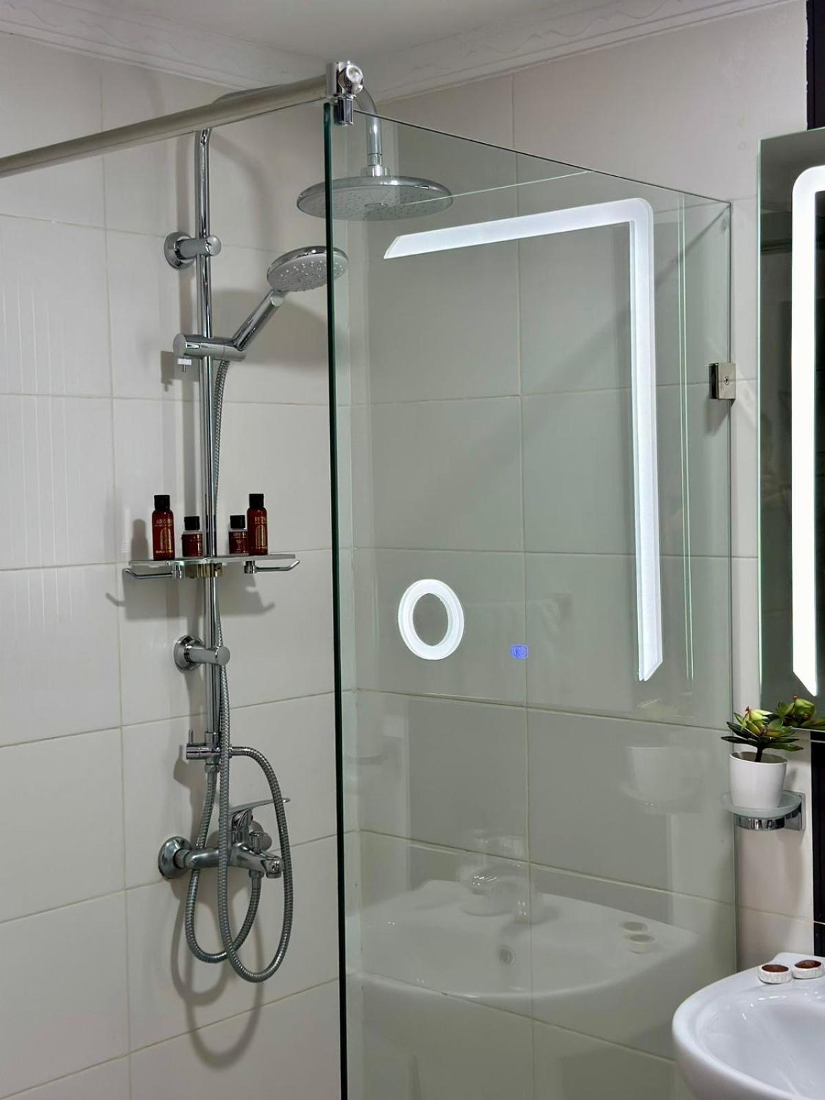 Appart Neuf Lumineux Climatise 1Ere Etage Tangier Exterior photo