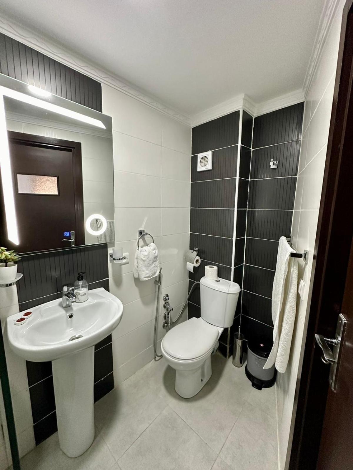 Appart Neuf Lumineux Climatise 1Ere Etage Tangier Exterior photo